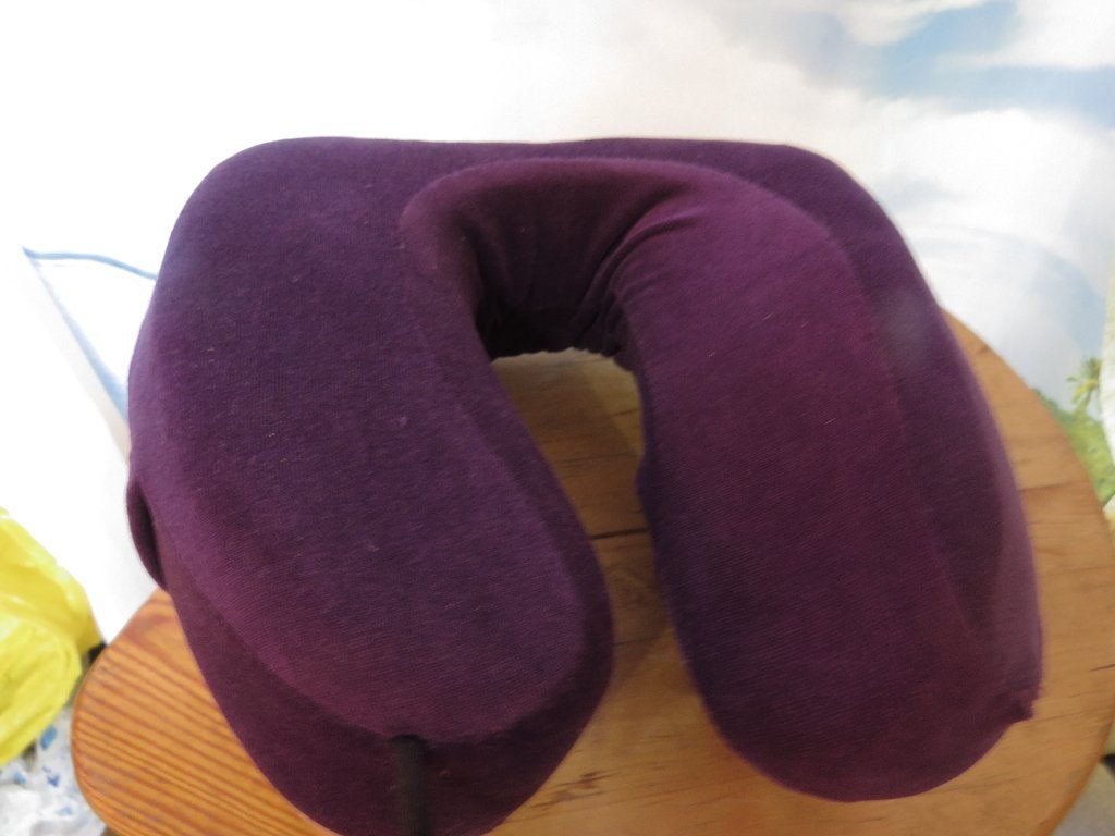 paars memory foam reiskussen met hap er uit Cabeau, Overige merken, Gebruikt, Paars, Inclusief binnenkussen