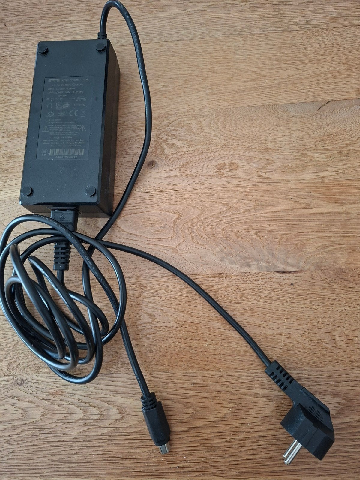 Li-ion acculader voor e-bike/scooter - 48V 2A, Gebruikt