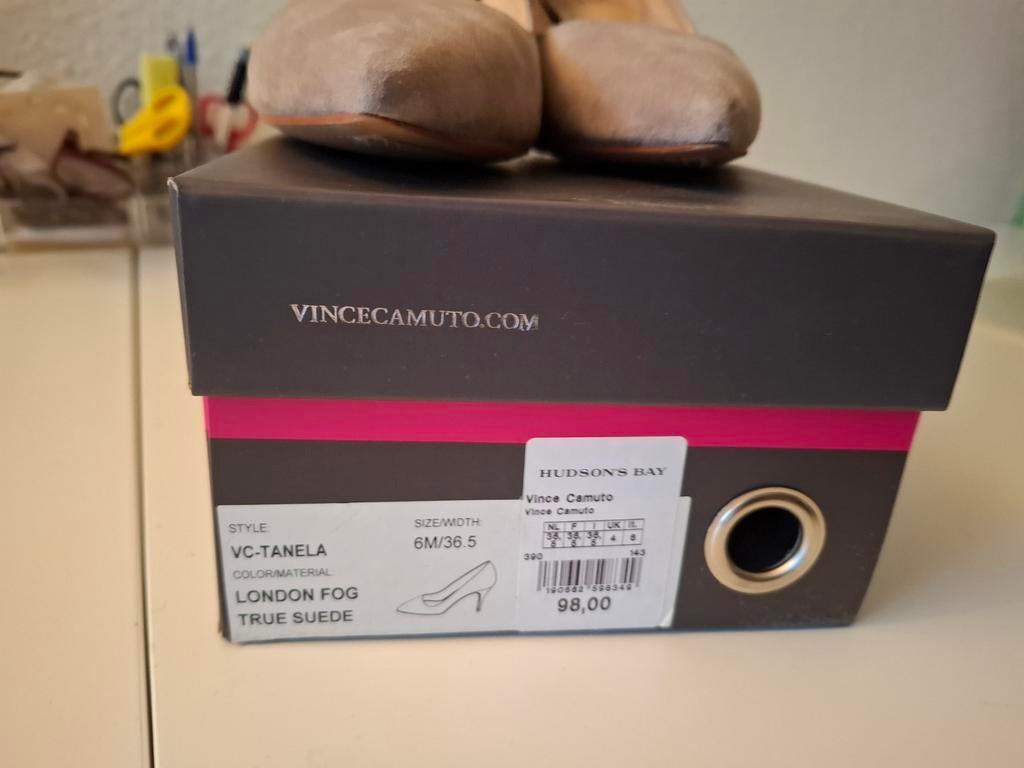 Vince Camuto suède pumps beige mt 36,5, Pumps, Vince Camuto, Beige, Ophalen of Verzenden