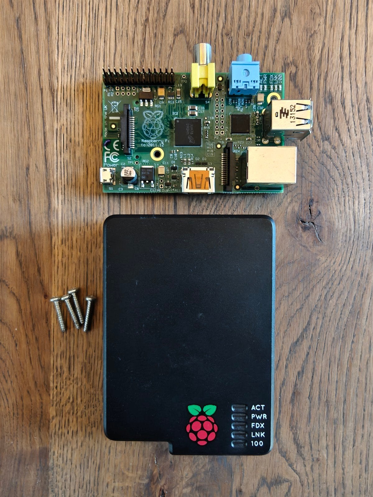 Raspberry Pi 1 Model B met behuizing, Gebruikt, Minder dan 4 GB, Broadcom BCM2835, Minder dan 2 Ghz