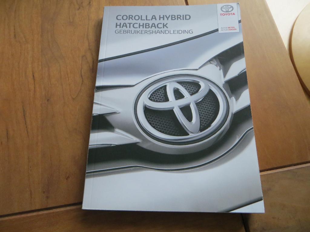 Instructieboek Toyota Corolla Hybrid hatchback, Touring 2016, Auto diversen, Ophalen of Verzenden