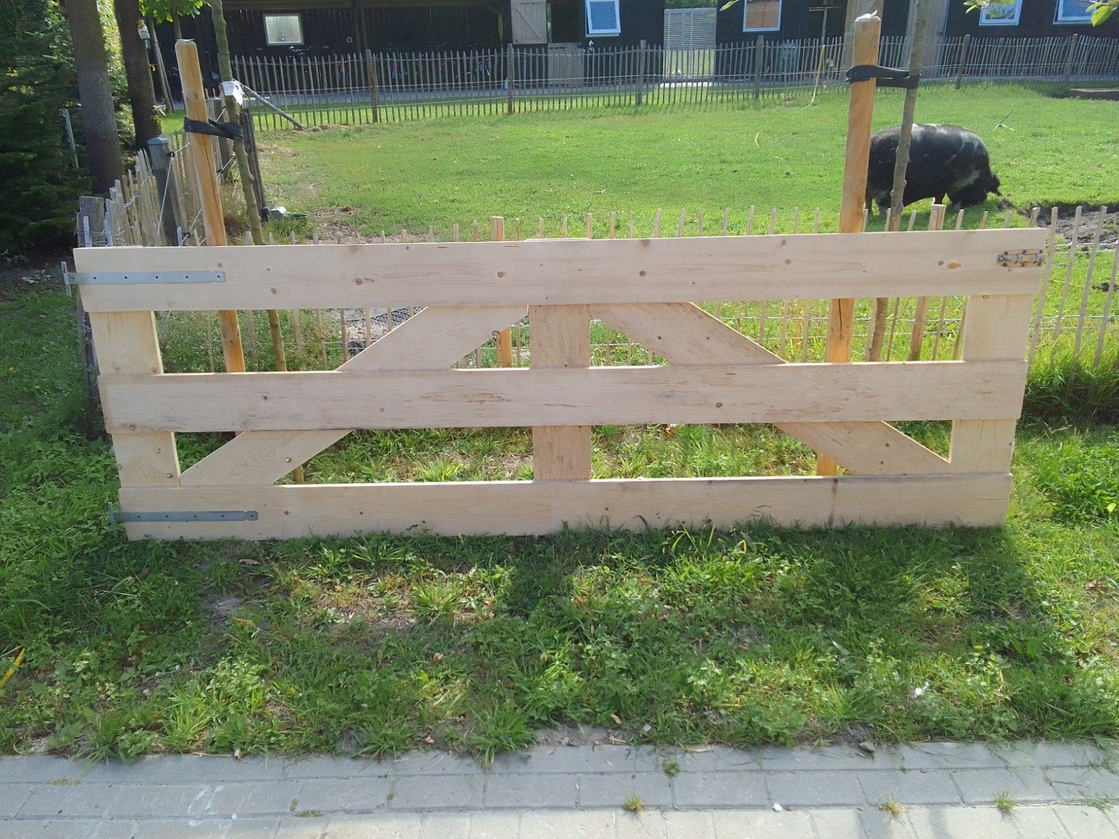 Boerderij erf land weide inrit houten hek, Ophalen, Nieuw, Hout, Tuinhek