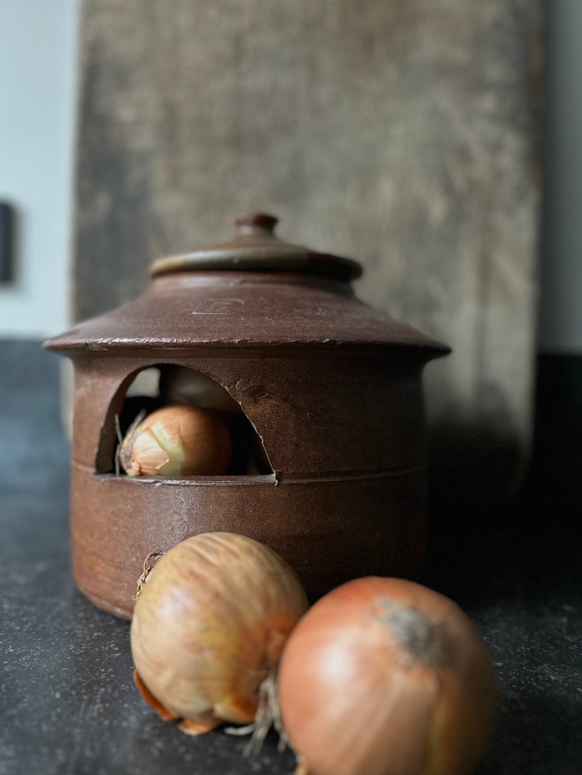 Oude aardewerk vogel voer/waterpot sober sleets imperfect, Ophalen of Verzenden
