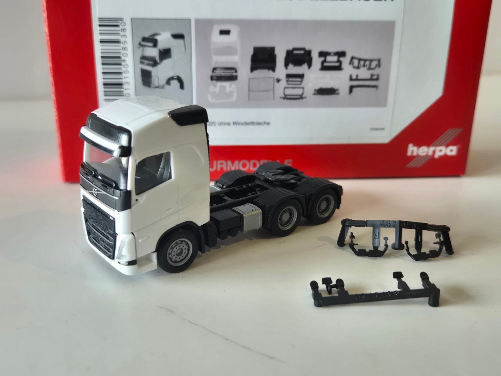 Herpa Volvo FH 6x4 trekker, Ophalen of Verzenden, Nieuw, Bus of Vrachtwagen, Herpa
