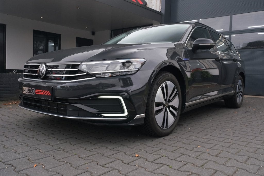 Volkswagen Passat Variant 1.4 TSI PHEV GTE (bj 2021), Dealer onderhouden, Stof, Gebruikt, 4 cilinders