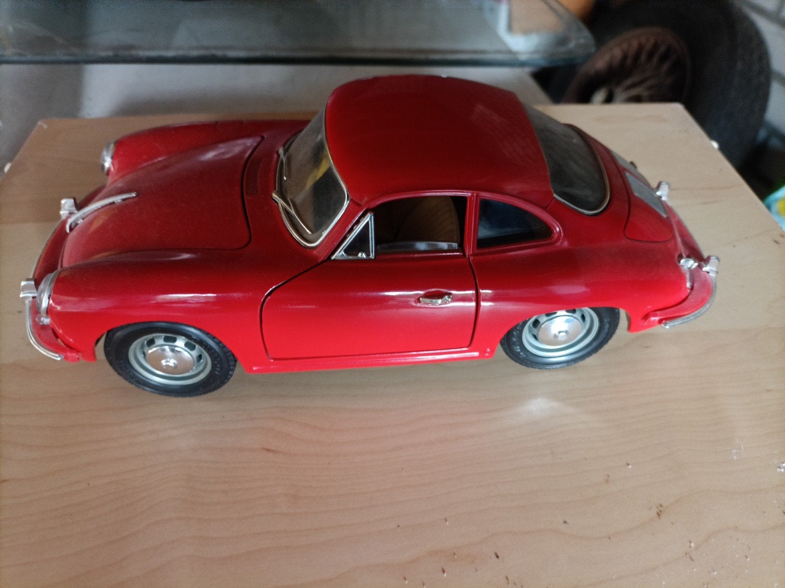 porsche 356 coupe rood 1/18, Hobby en Vrije tijd, Ophalen, Bburago