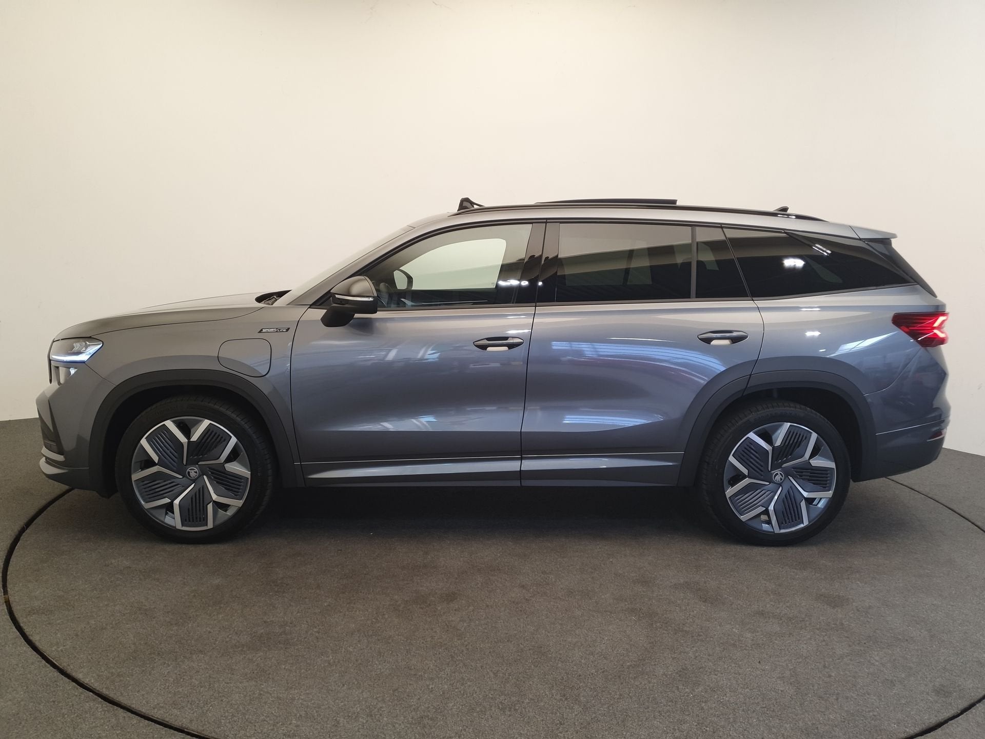 Skoda Kodiaq 1.5 TSI PHEV DSG/AUT 204pk Sportline Business W, Auto's, Zwart, 4 cilinders, Alcantara, Bedrijf