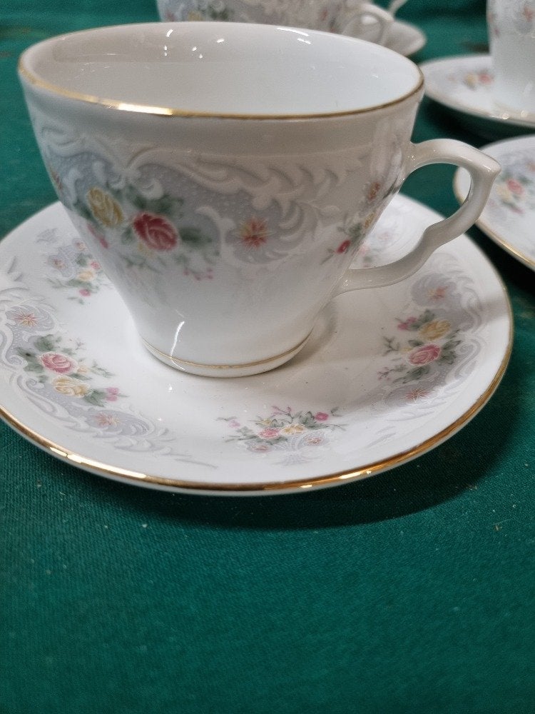 kop en schotels met mini rozen rand vintage, Ophalen of Verzenden