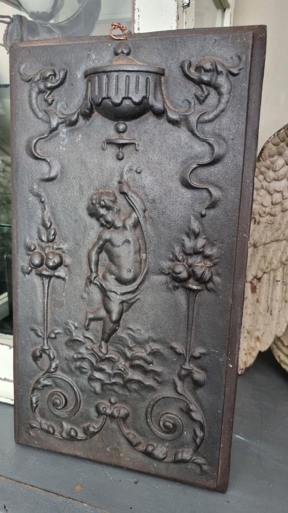 Franse gietijzeren plaquette met cherubijn, gedetailleerd ge, Ophalen of Verzenden