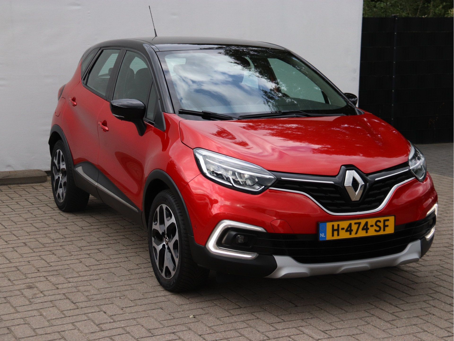 Renault Captur 0.9 TCe Intens CRUISE / PDC / CAMERA / TREKHA, Voorwielaandrijving, 898 cc, Stof, Gebruikt