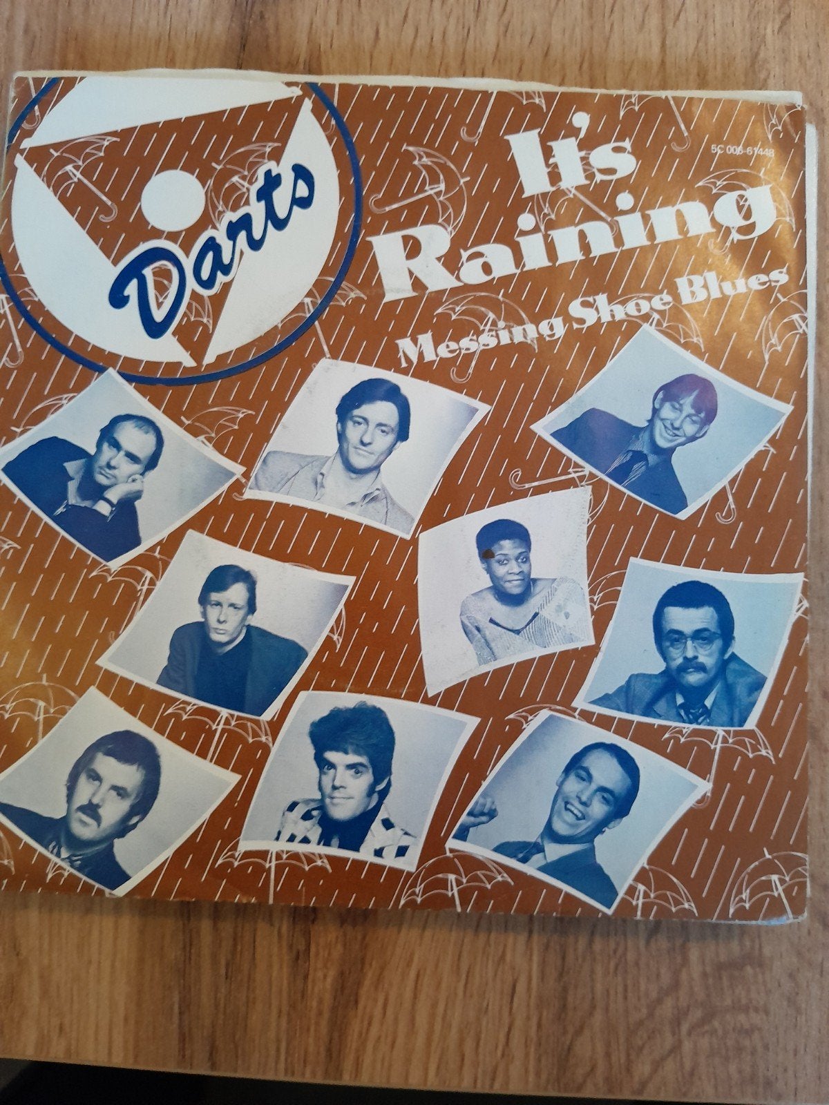 darts 7 inch lt,s raining, Ophalen of Verzenden, Zo goed als nieuw, Pop