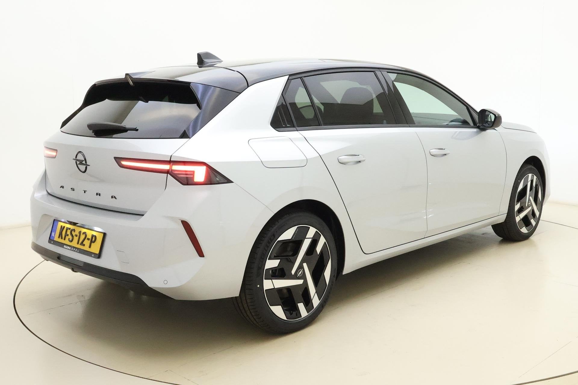 Opel Astra Electric 58 kWh Ultimate | Nieuw model! | LED mat, 156 pk, Origineel Nederlands, 58 kWh, Te koop
