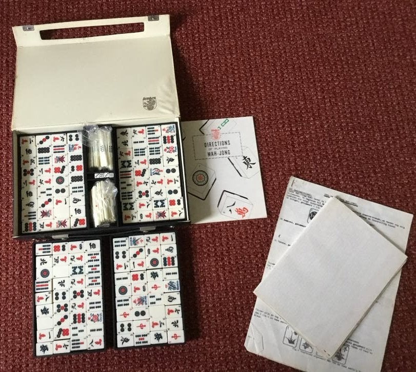 Mahjong spel stenen mah jong met bamboe achterkant, Ophalen of Verzenden, Zo goed als nieuw