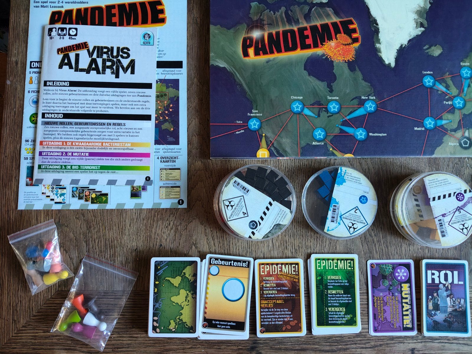 Pandemie Bordspel met Virus Alarm Uitbreiding, Hobby en Vrije tijd, Drie of vier spelers, Ophalen of Verzenden, Zo goed als nieuw