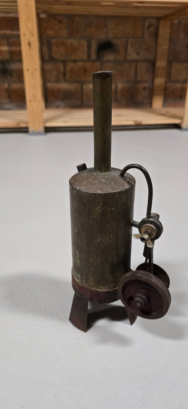 Antieke miniatuur stoommachine., Ophalen