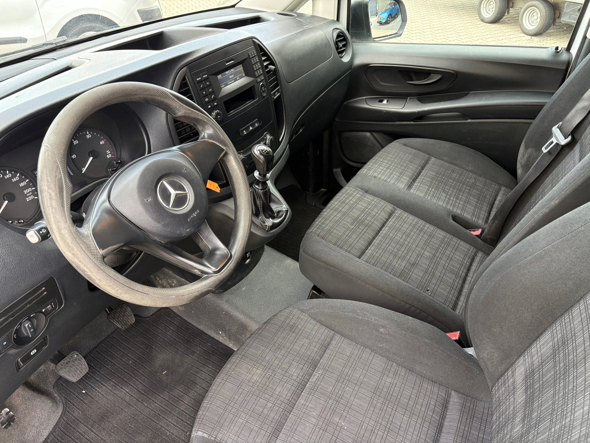 Mercedes-Benz Vito 114 CDI Lang Airco 3 Zits, Auto's, Gebruikt, Zwart, 4 cilinders, Wit