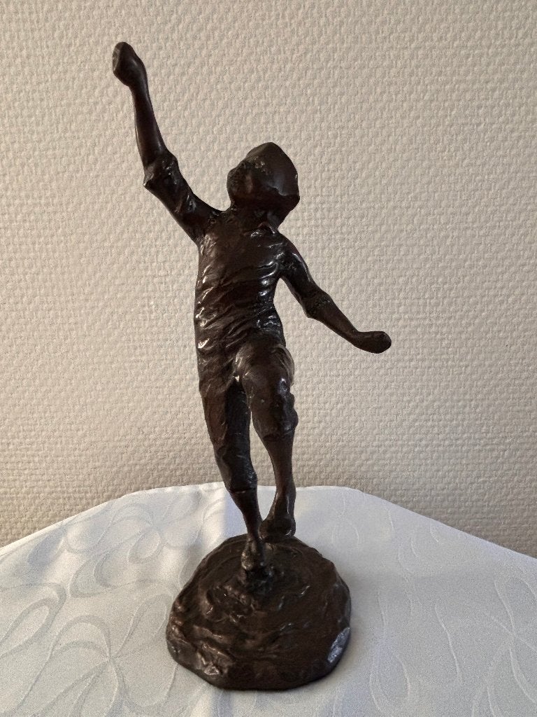 Bronzen beeld van een spelend kind., Overige onderwerpen, Art deco, Ophalen of Verzenden, 20 - 50 cm