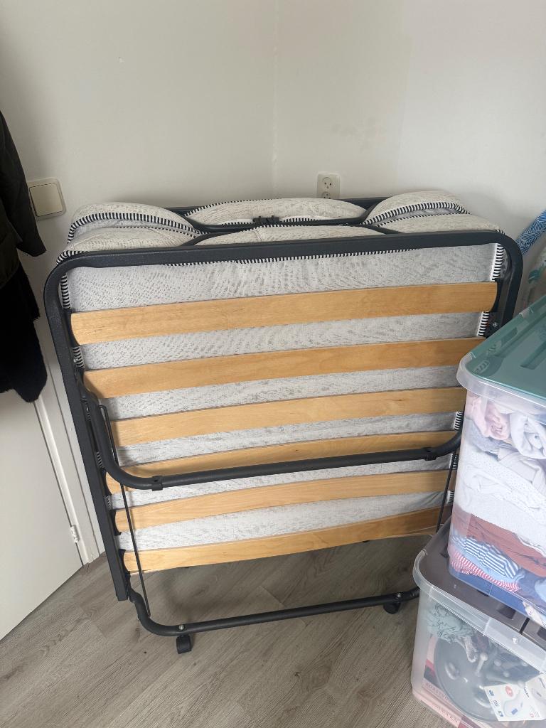 Opvouwbare bed, Ophalen, Eenpersoons, Zo goed als nieuw, Grijs