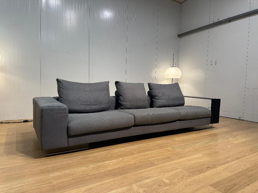 ZGAN Flexform Lightpiece 4-Zits Bank Grijsblauw NP: €12.000, Huis en Inrichting, Banken | Bankstellen, https://www.flexform.it/en