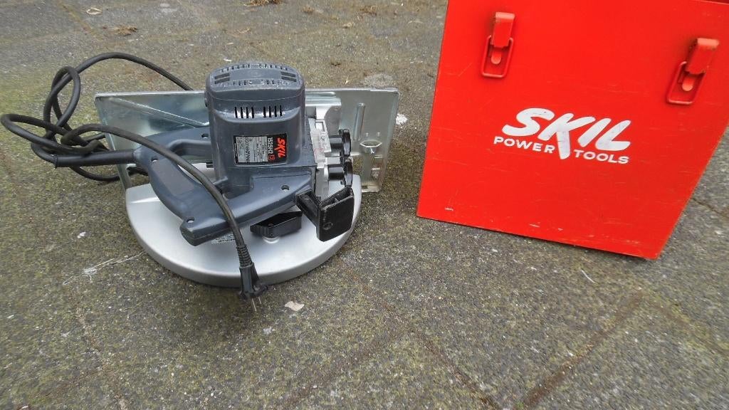 skil cirkelzaag in nieuwstaat met originele koffer, Ophalen, Cirkelzaag, 30 tot 70 mm, 1200 watt of meer