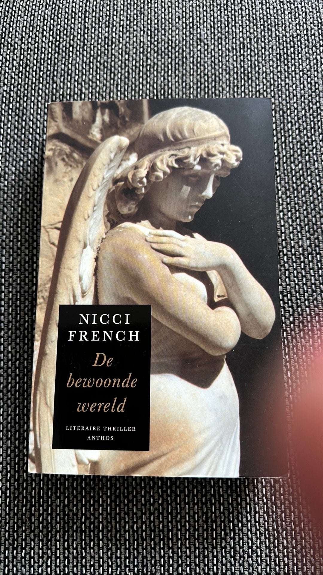 Nicci French - De bewoonde wereld, Boeken, Ophalen of Verzenden, Zo goed als nieuw, Nicci French