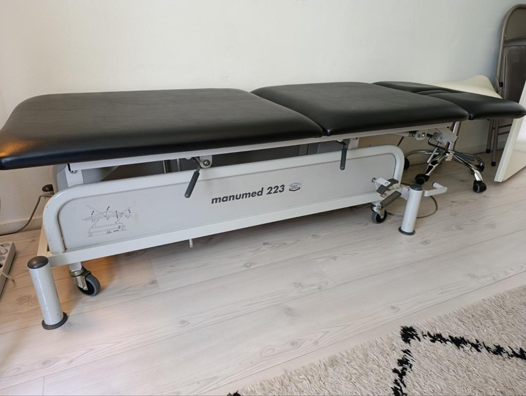 Elektrische behandelbank / massagetafel Manumed Enraf Nonius, Sport en Fitness, Massageproducten, Ophalen