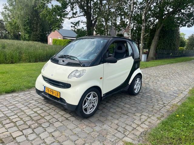 Smart Fortwo 0.7 bj 2004 Automaat Zwart Wit, Auto's, Smart, Bedrijf, ForTwo, ABS, Airbags, Electronic Stability Program (ESP)