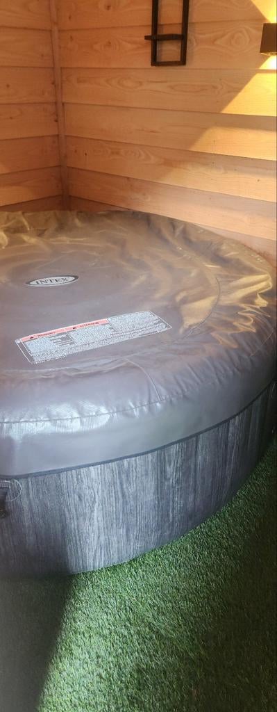 Jacuzzi intex lazy spa greywood, Tuin en Terras, Bubbelbaden en Hottubs, Gebruikt, Pomp, Ophalen