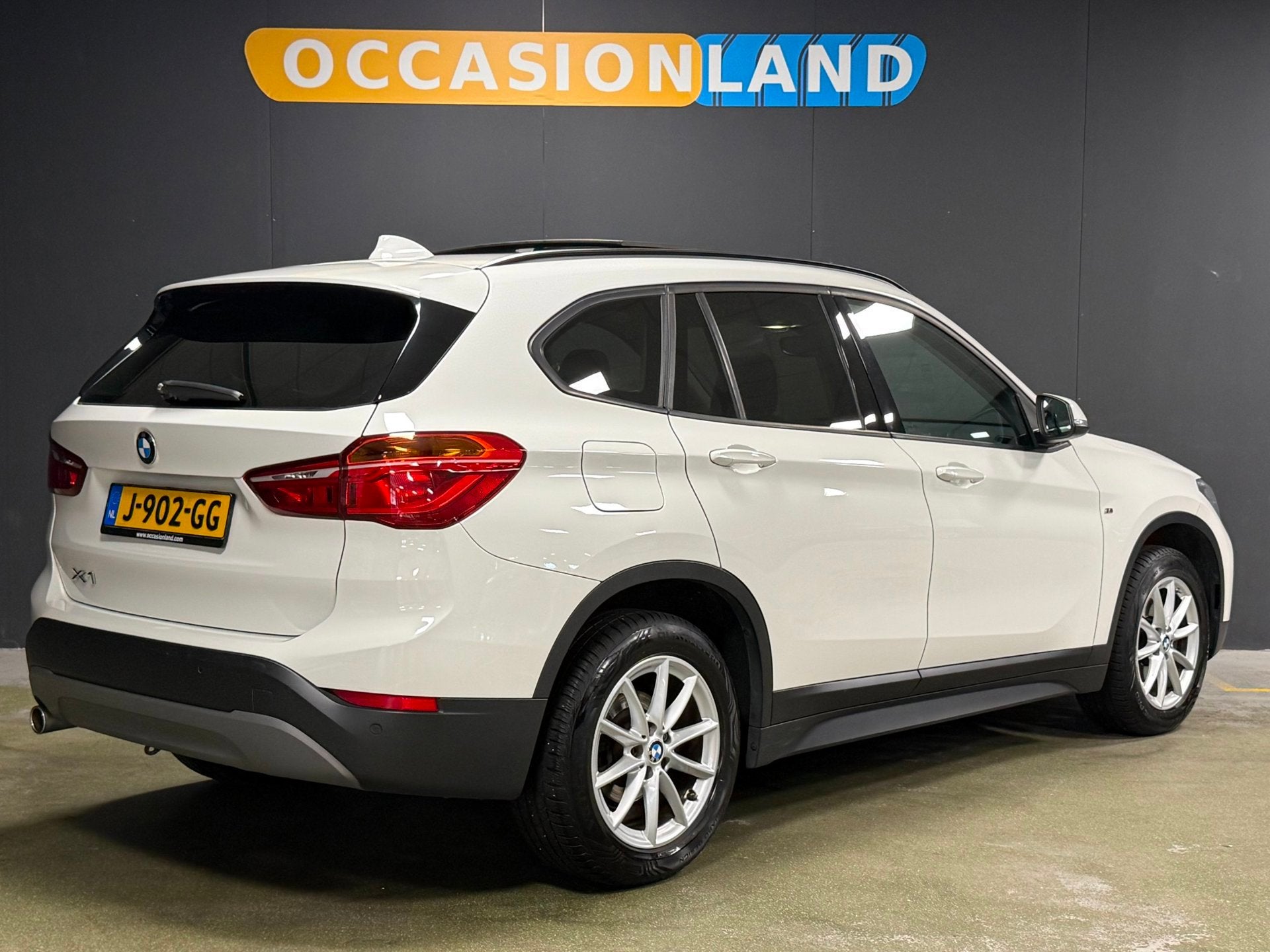 BMW X1 SDrive18i Executive|PANO|TREKHAAK|CRUISE|STOELV|CARPL, Auto's, X1, Stof, Gebruikt, Automatische klimaatregeling