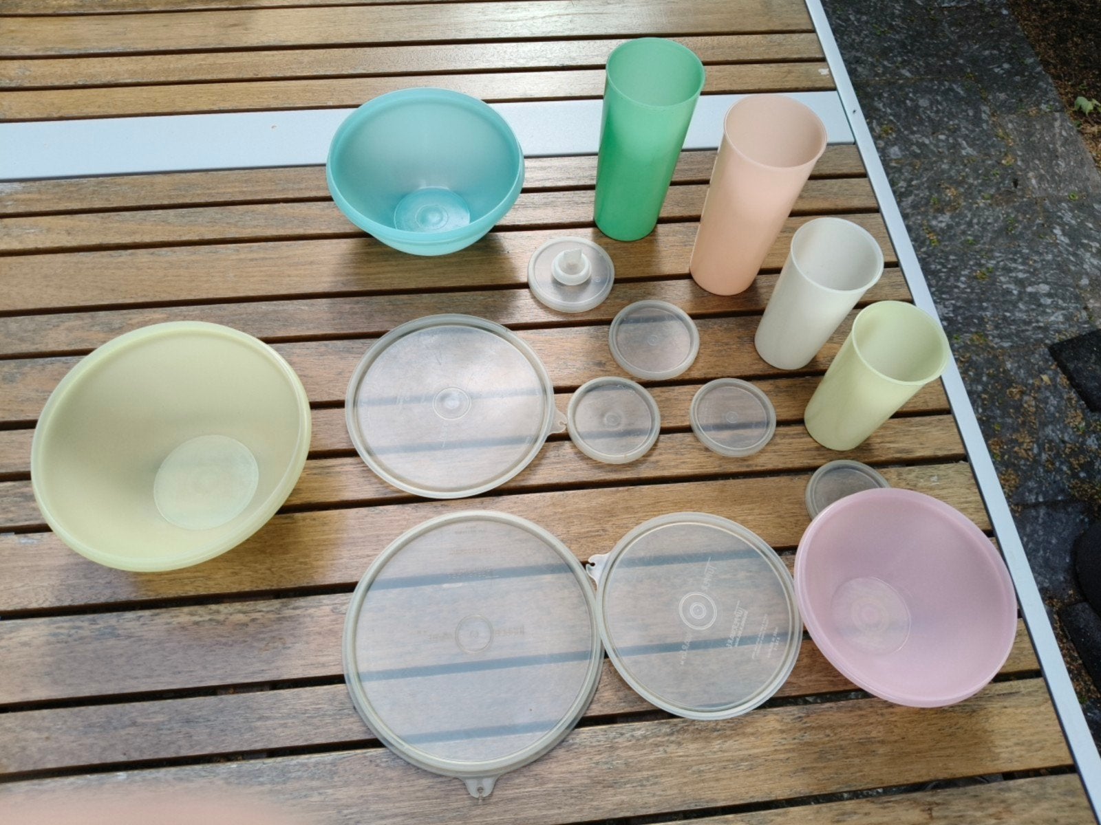 Tupperware Retro Vintage Set: bekers bakjes deksels, Ophalen of Verzenden, Gebruikt, Geel, Bak of Kom