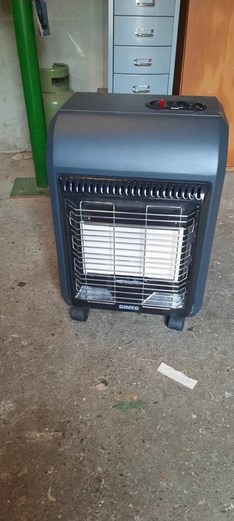 Gimeg gaskachel +2 volle gasflessen., Ophalen, Zo goed als nieuw, Gas, Vloer