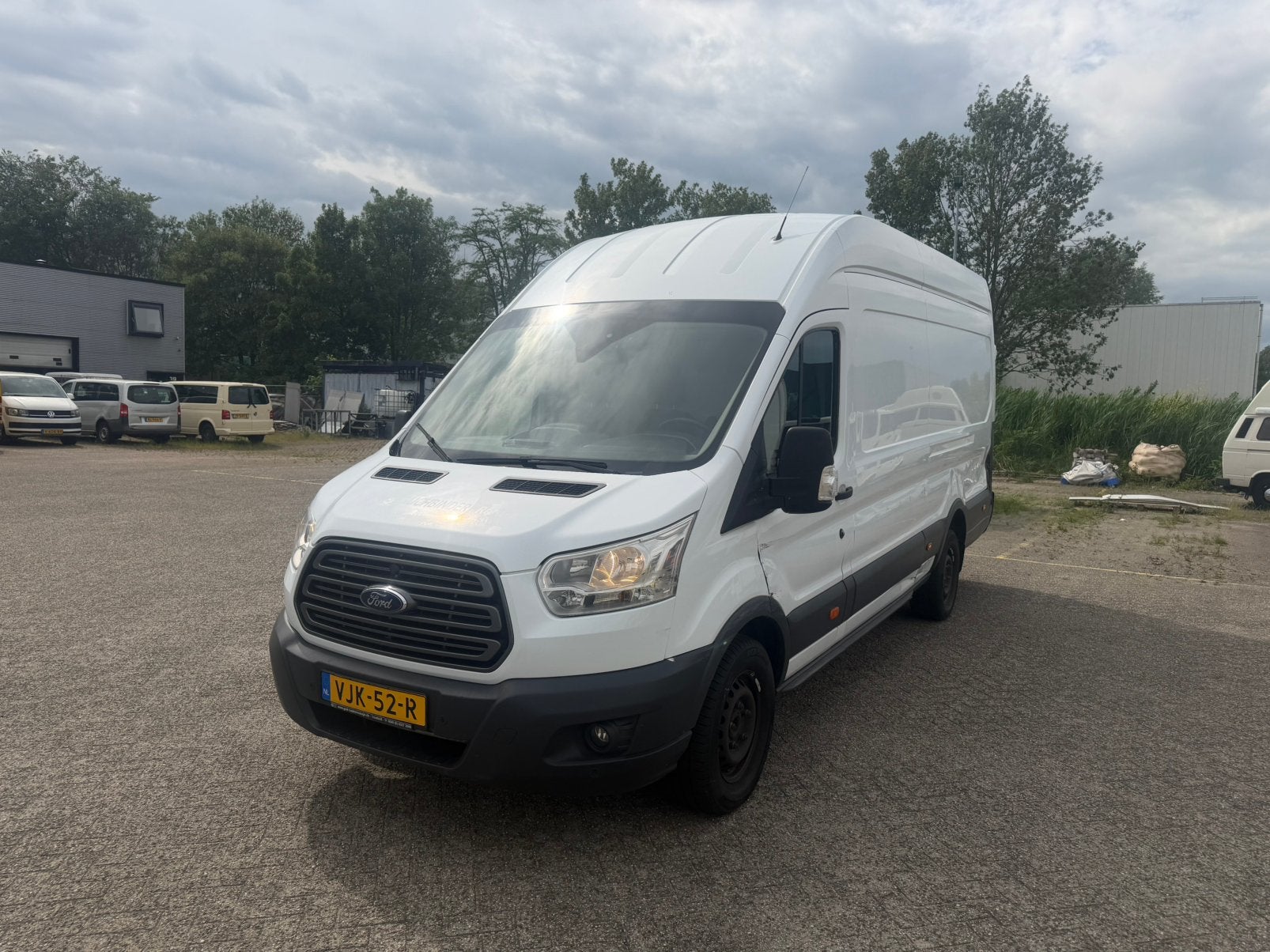 Ford Transit 350 L4H3 lang 131pk 2017 Wit dealer onderhouden, Auto's, 13 km/l, 1995 cc, 4 cilinders, Wit