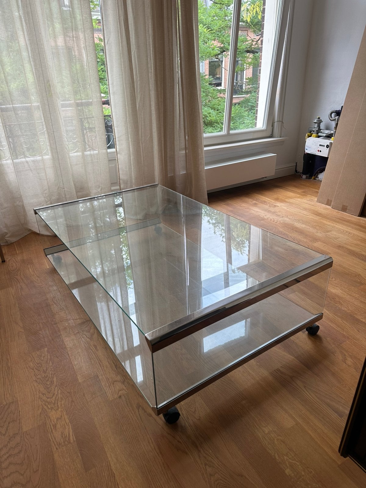 Glazen salontafel met chroom accenten, Huis en Inrichting, Tafels | Salontafels, Ophalen, 50 tot 100 cm, 100 tot 150 cm, Glas