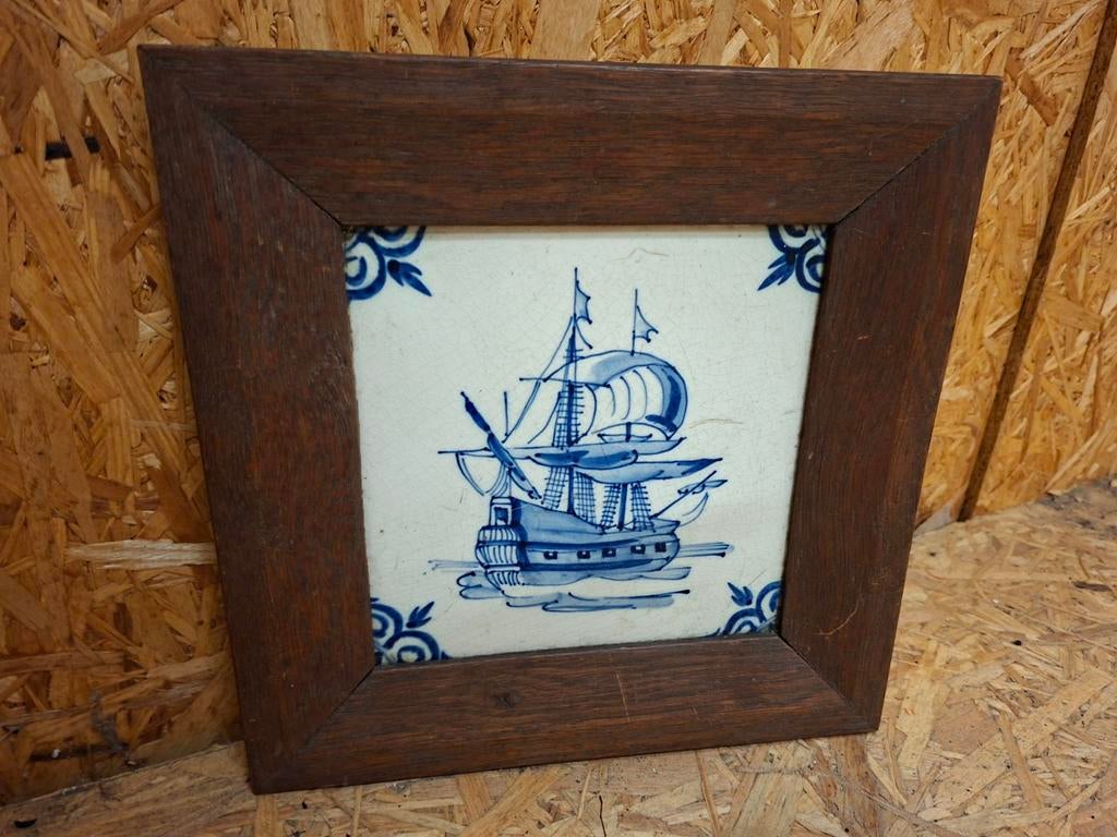 Vintage blauwe wandtegel in houten lijst schip, Antiek en Kunst, Antiek | Wandborden en Tegels, Ophalen of Verzenden