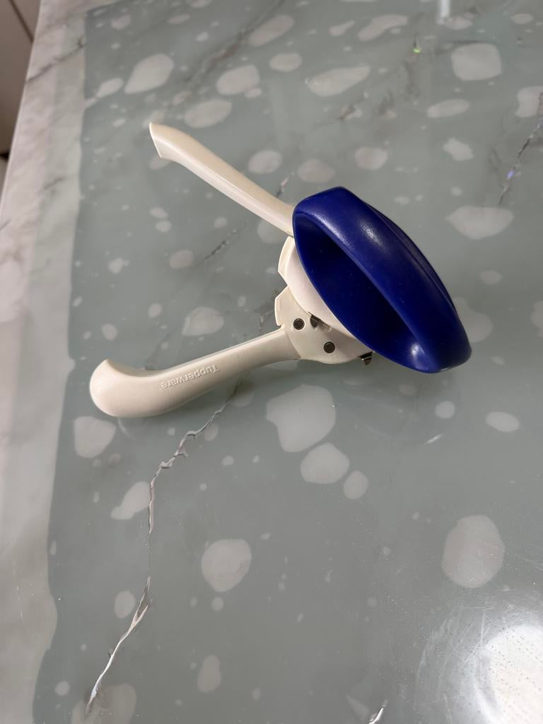Tupperware blikopener, wit met blauw, Huis en Inrichting, Keuken | Tupperware, Ophalen of Verzenden, Gebruikt, Wit, Overige typen
