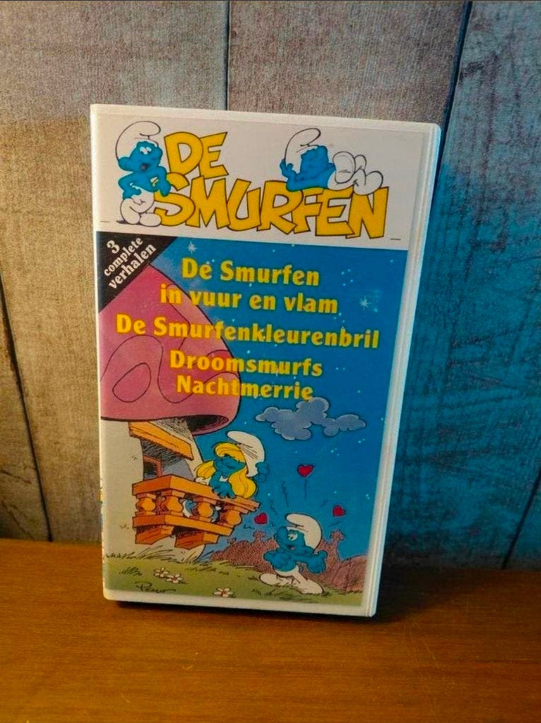 De Smurfen in vuur en vlam, Smurfenkleurenbril enz video., Gebruikt, Tekenfilm, Alle leeftijden, Ophalen of Verzenden