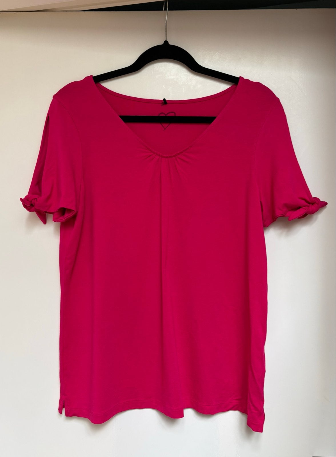 Olsen fuchsia roze T-shirt met korte mouwen en knoopdetails, Maat 38/40 (M), Verzenden, Zo goed als nieuw, Korte mouw