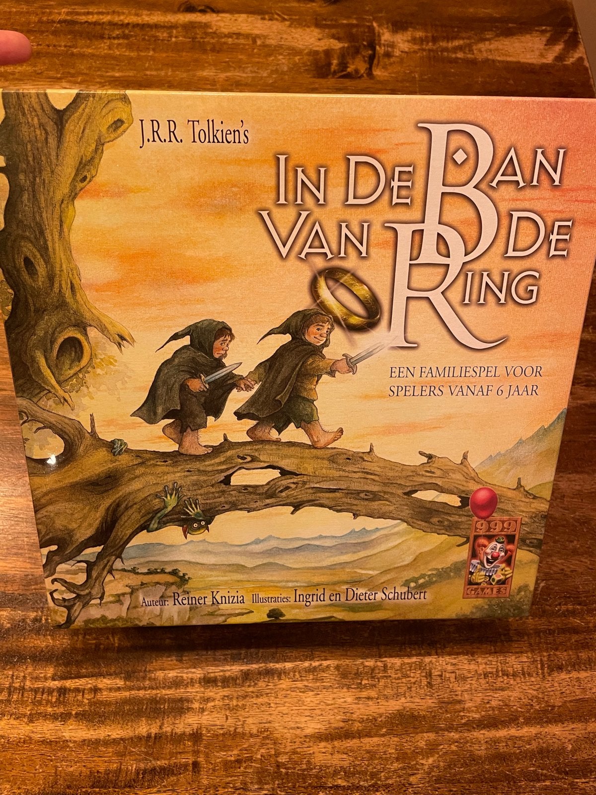 In de Ban van de Ring - Nieuw Gezinsspel vanaf 6 jaar, Drie of vier spelers, Ophalen, Nieuw
