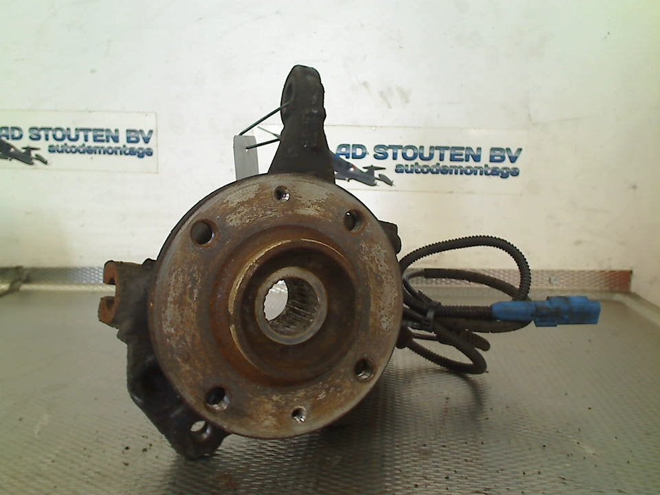 Fusee Rechts Voor Opel Crossland (X) (2017-03/..), Gebruikt, Bahnhofsplatz, Rüsselsheim am Main 65423, , Duitsland, Opel, Opel Automobile GmbH