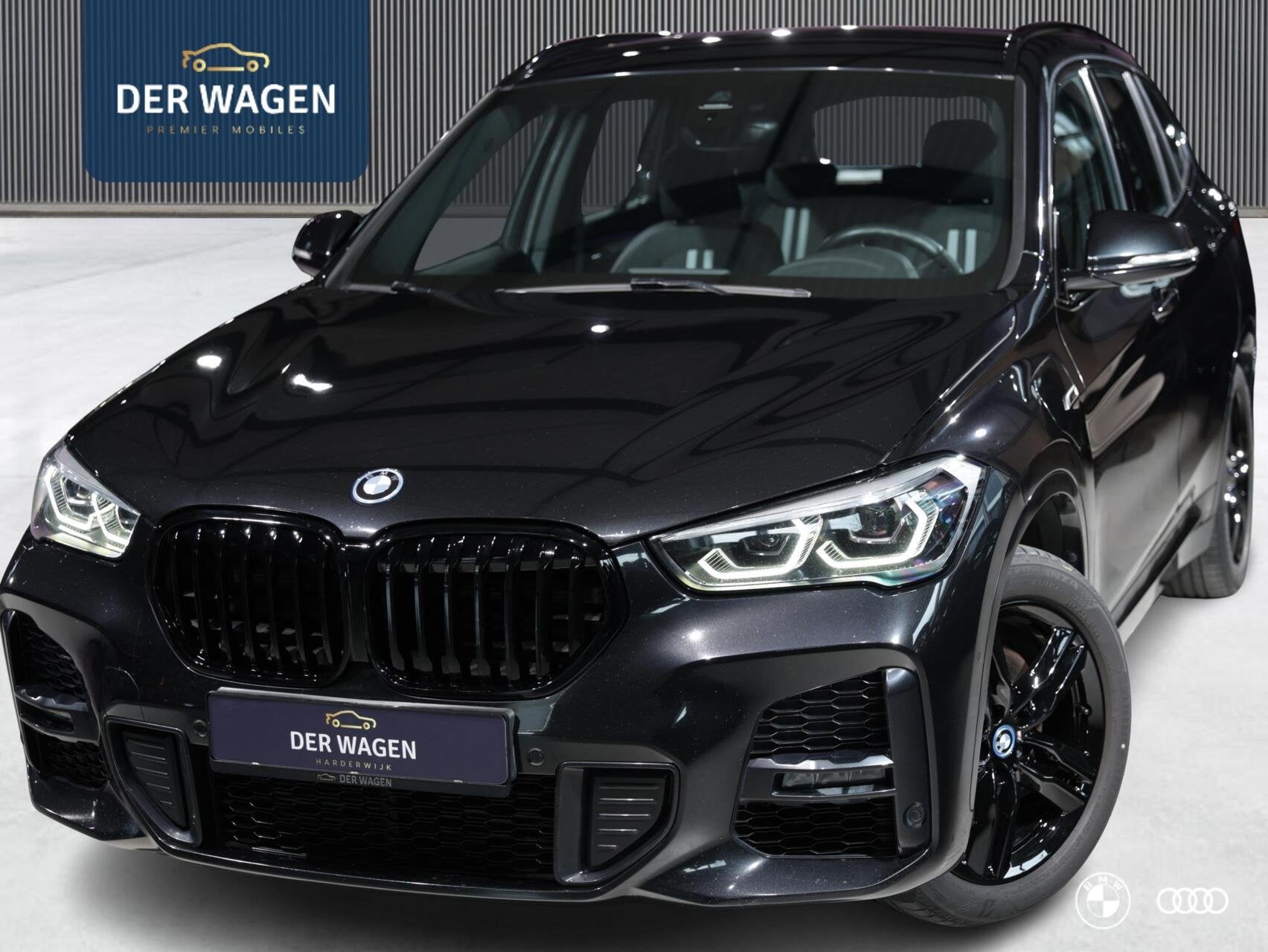BMW X1 xDr25e M SPORT BLACK ED / ACC / TREKHAAK / AMBIENTE /, Auto's, BMW, Met garantie (alle), Leder en Stof, Zwart, Bedrijf