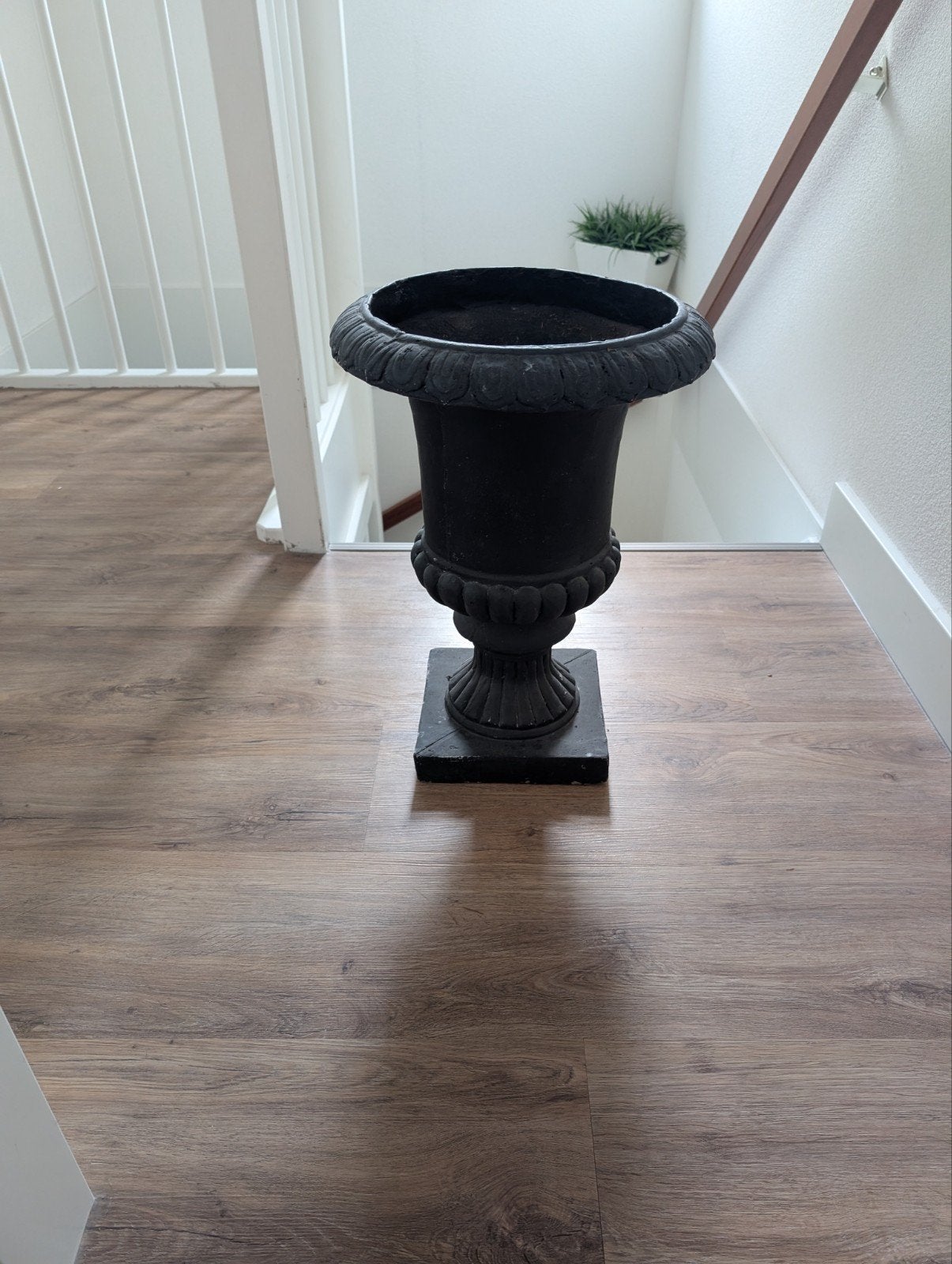 Decoratieve Zwarte Urn/Bloempot - Klassiek Design, Ophalen