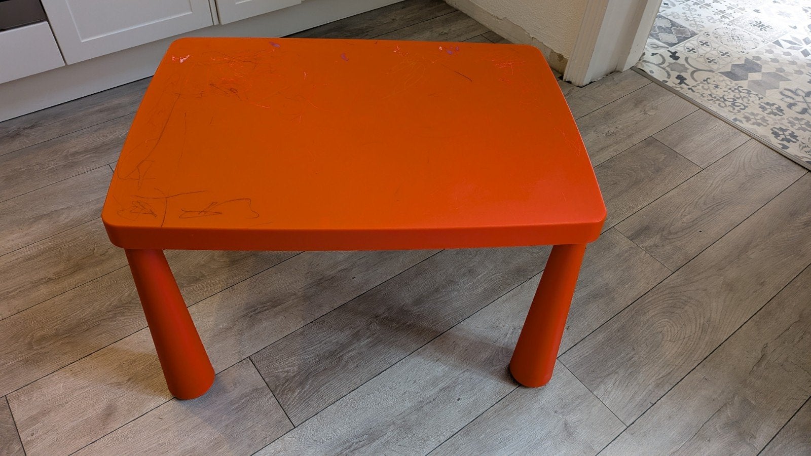 Ikea Mammut tafeltje, Kinderen en Baby's, Kinderkamer | Tafels en Stoelen, Ophalen, Gebruikt, Tafel(s)