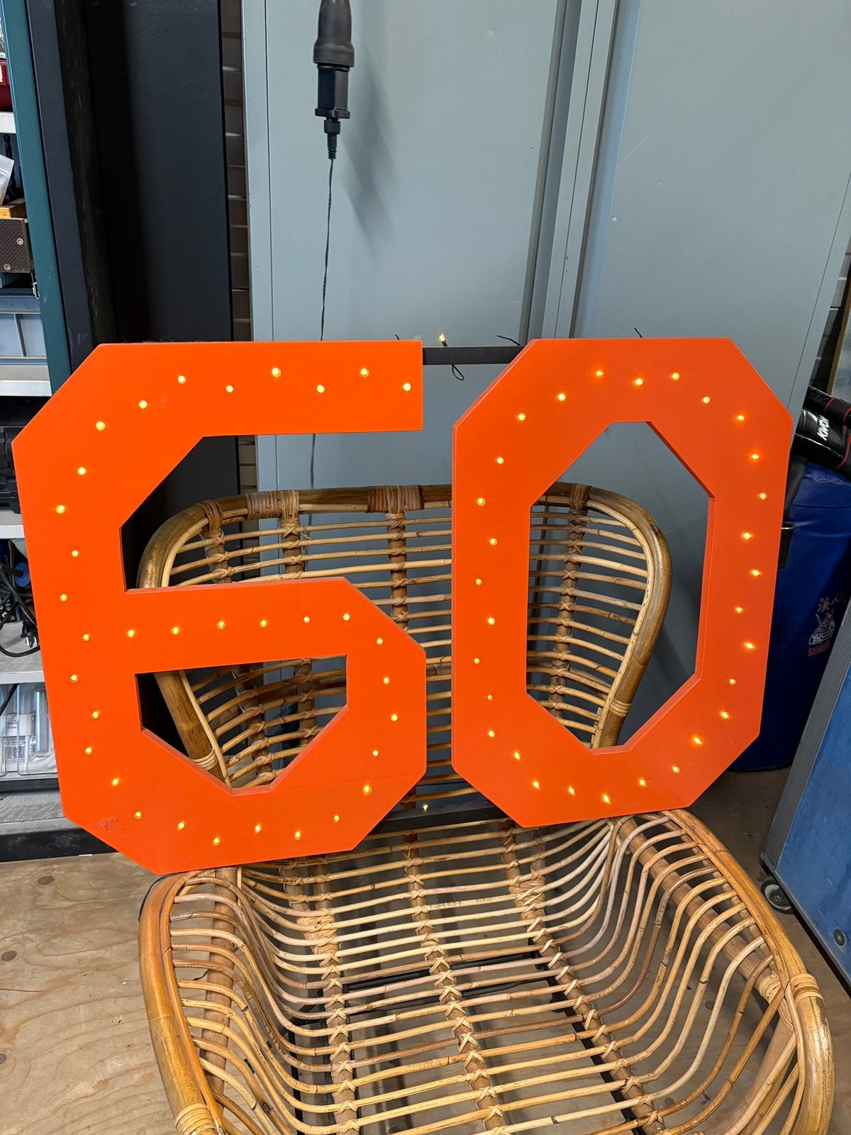 60 bord verlicht 230v, Ophalen, Zo goed als nieuw, Geboorte of Huwelijk
