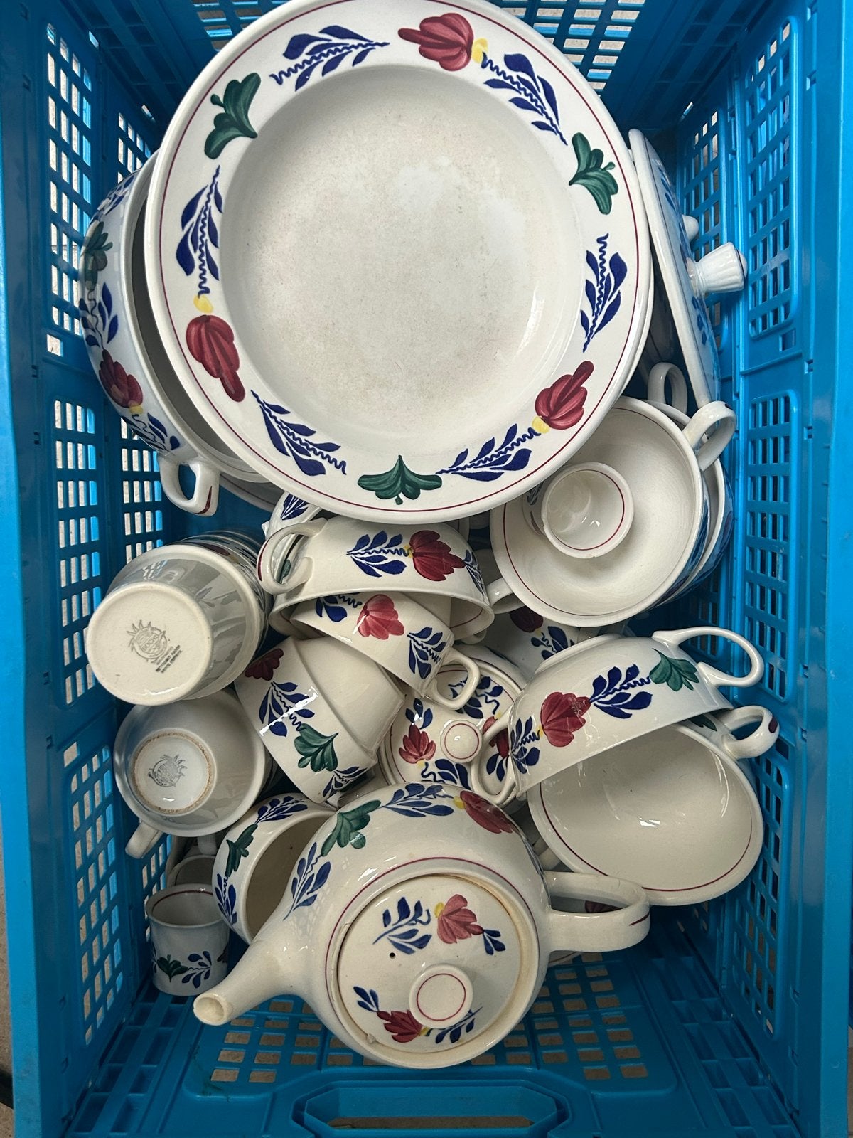 Servies Brabant bont: diepe/platte borden, bekers, eierdopje, Ophalen, Gebruikt, Keramiek, Landelijk/Boerenbont