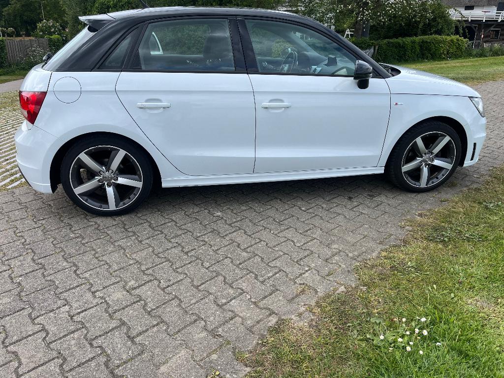 Audi A1 1.6 TDI 66KW SB 2013 Wit, Auto's, Audi, Voorwielaandrijving, Stof, A1, 4 cilinders