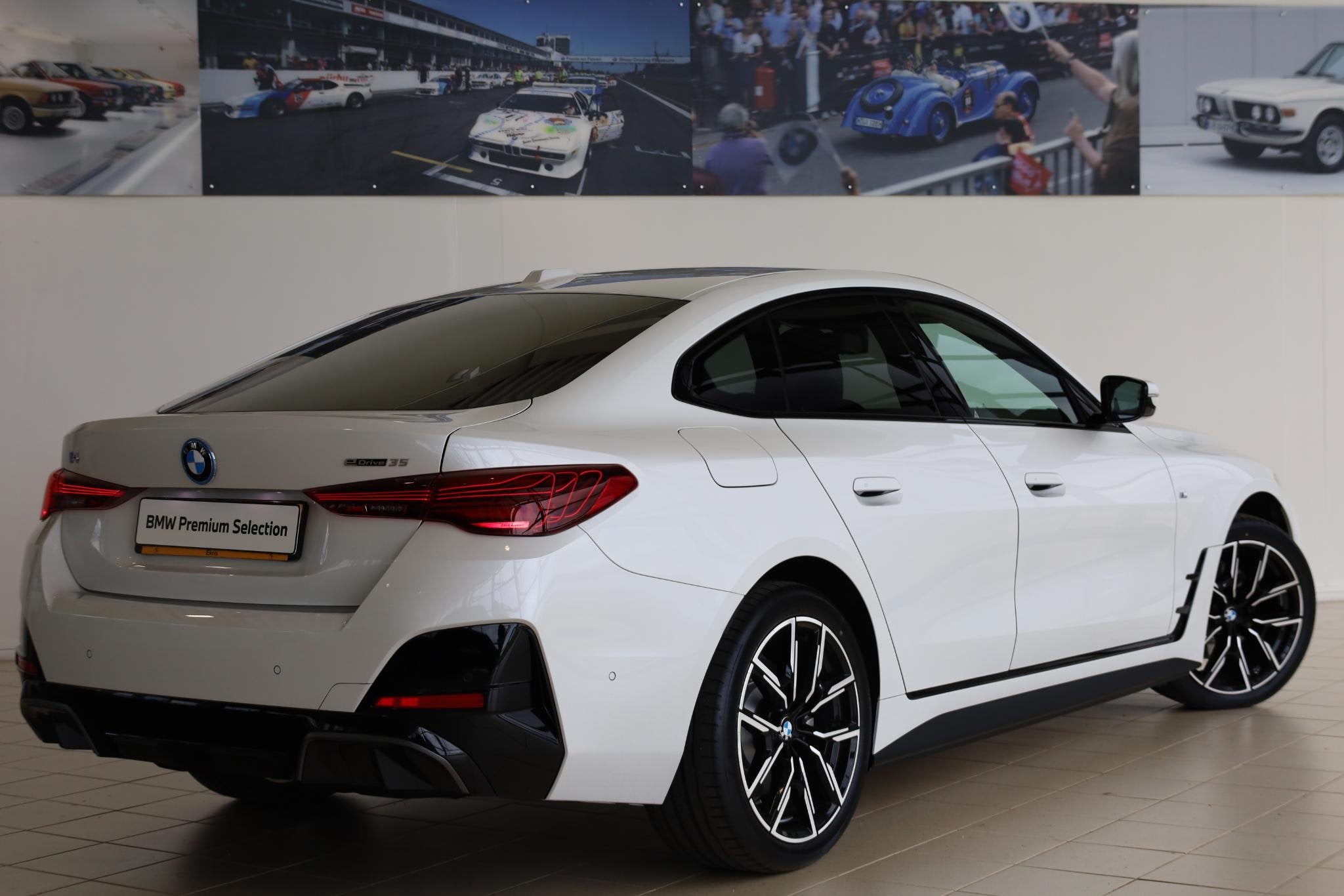 BMW i4 eDrive35 | M Sportpakket | HiFi Sound System | Comfor, Auto's, Zwart, Met garantie (alle), 1600 kg, Te koop