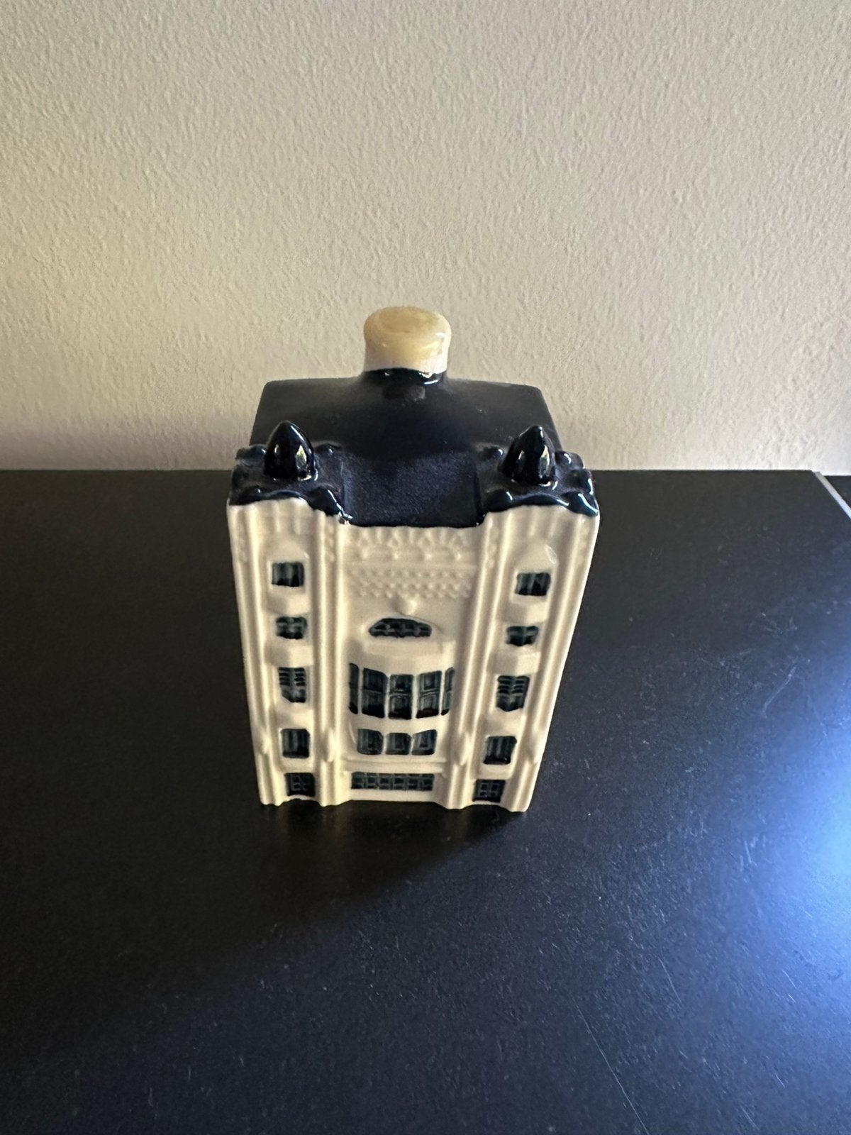 KLM huisje 102, Verzamelen, KLM Huisjes, Ophalen of Verzenden, Zo goed als nieuw, 81 t/m 91, Gevuld