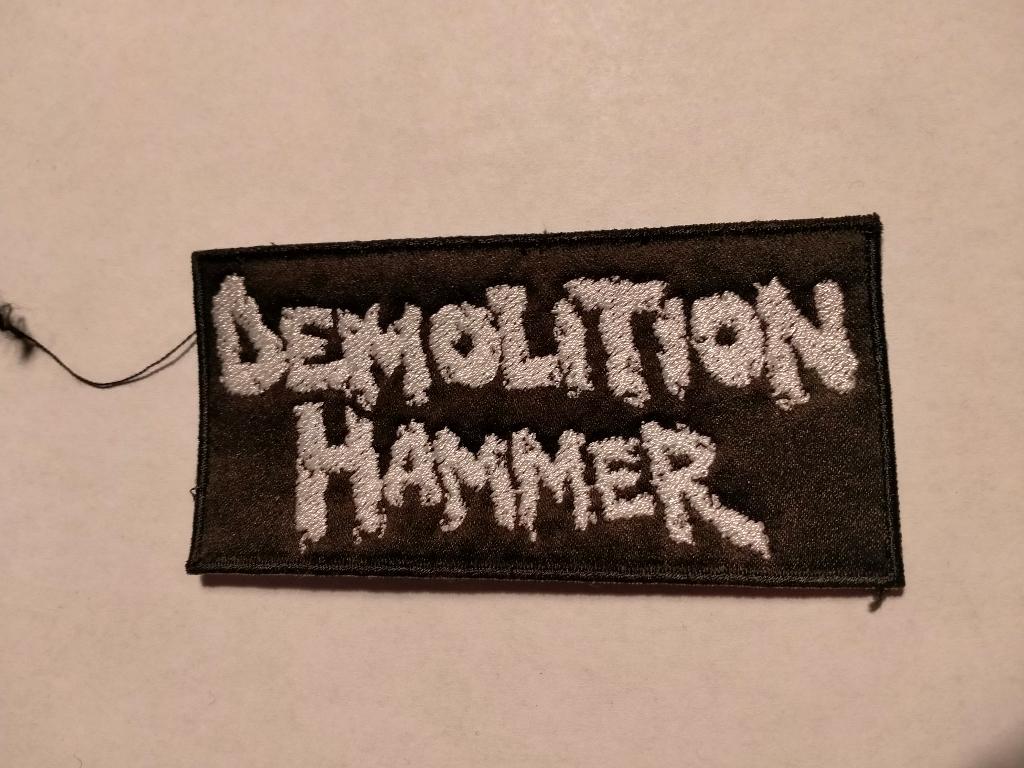 Demolition Hammer metal hardrock logo kleding patch embleem, Verzamelen, Verzenden, Gebruikt, Kleding