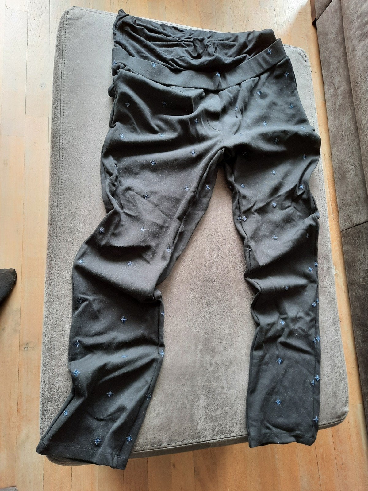 Queen Mum zwangerschapsbroek met sterren, maat 42, Kleding | Dames, Positiekleding, Ophalen of Verzenden, Zwart, Broek of Spijkerbroek