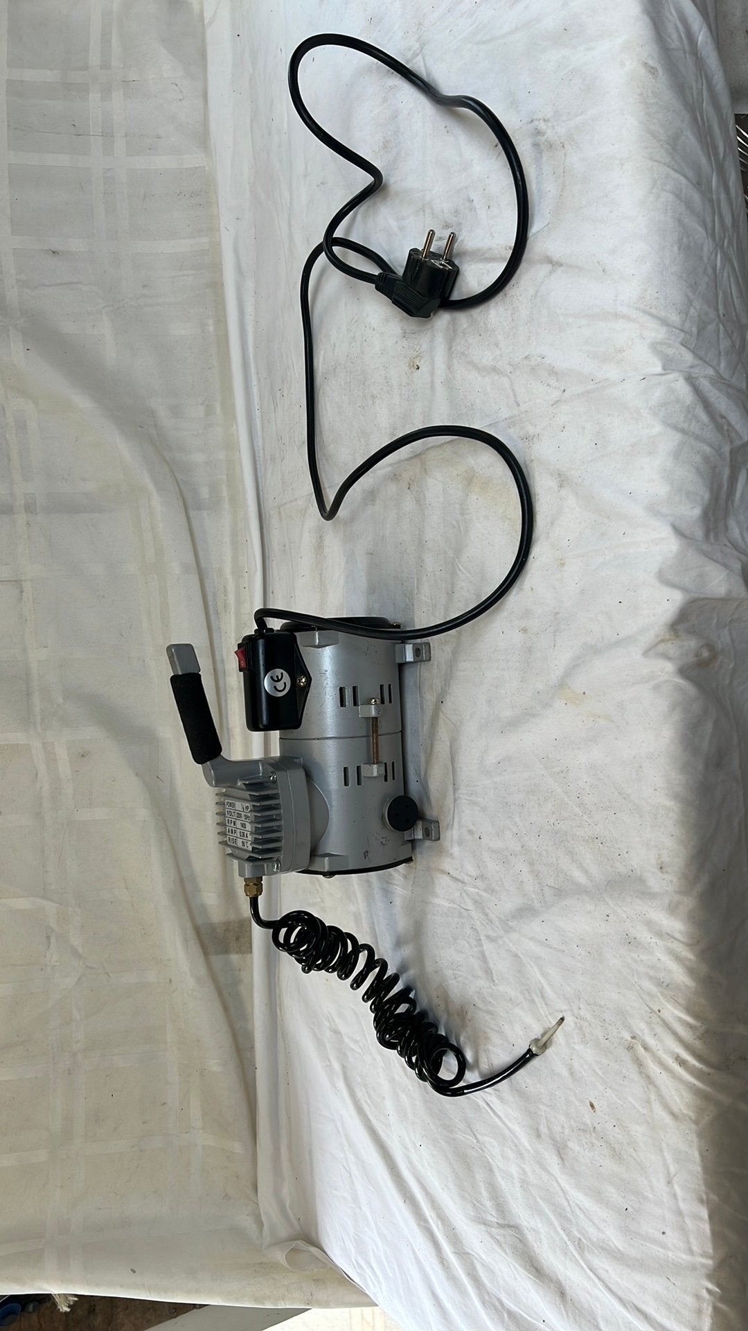 Mini compressor airbrush compressor, Minder dan 25 liter, Ophalen of Verzenden, Gebruikt, Minder dan 200 liter/min